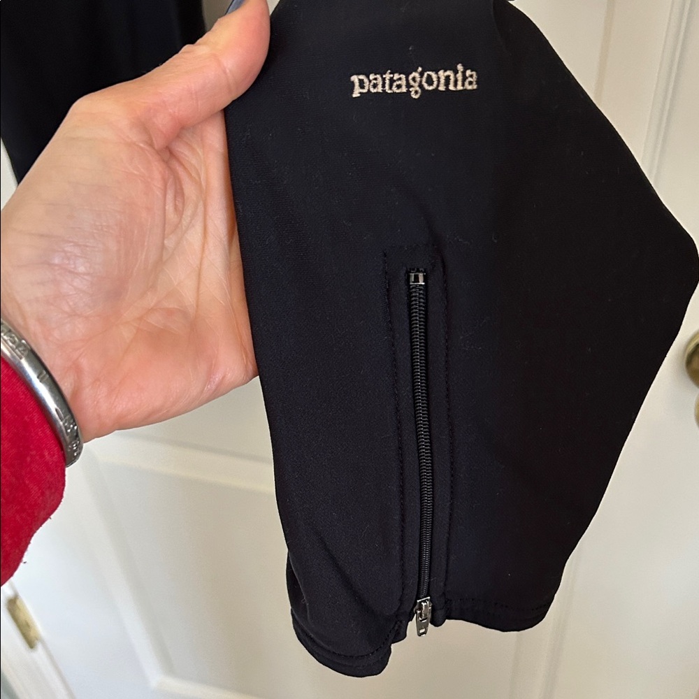 Patagonia Women's Black Active Leggings/Tights - Picture 3 of 4